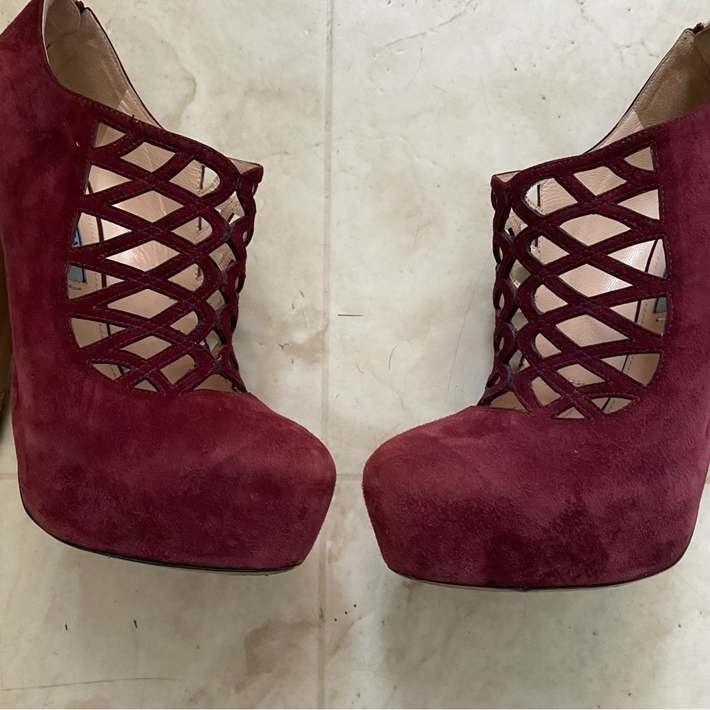 Prada Made in Italy Calzature Donna Oxblood Suede Cutout Platform Heels size 6.5 - Picture 4 of 14